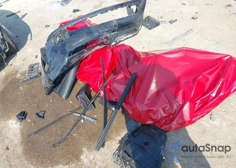 2021 Toyota Prius Le z USA, uszkodzony, nr VIN JTDKAMFU4M3146400